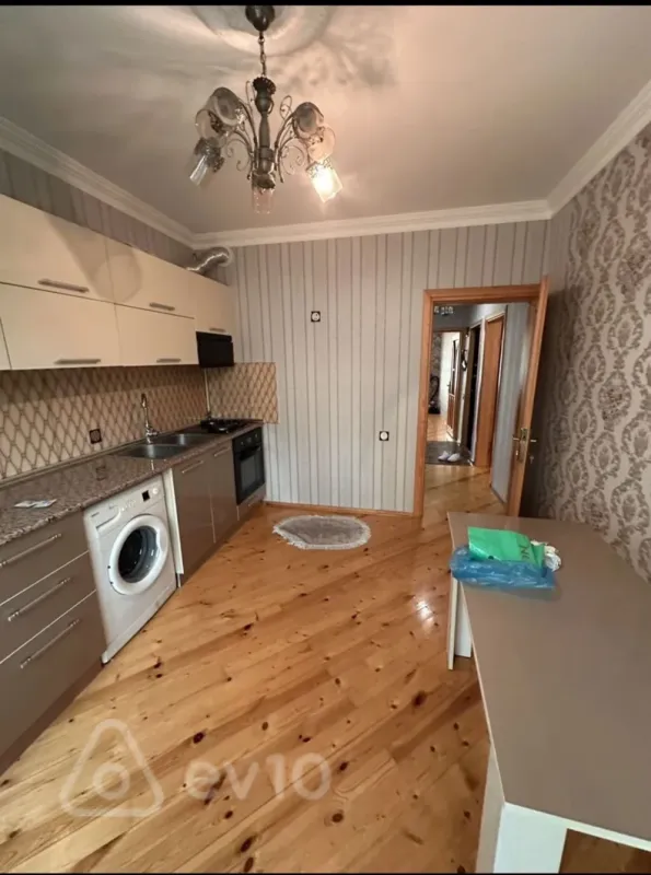 Kirayə verilir 2 otaqlı köhnə tikili 68 m²