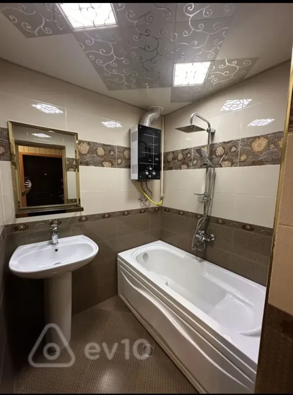 Kirayə verilir 2 otaqlı köhnə tikili 68 m²