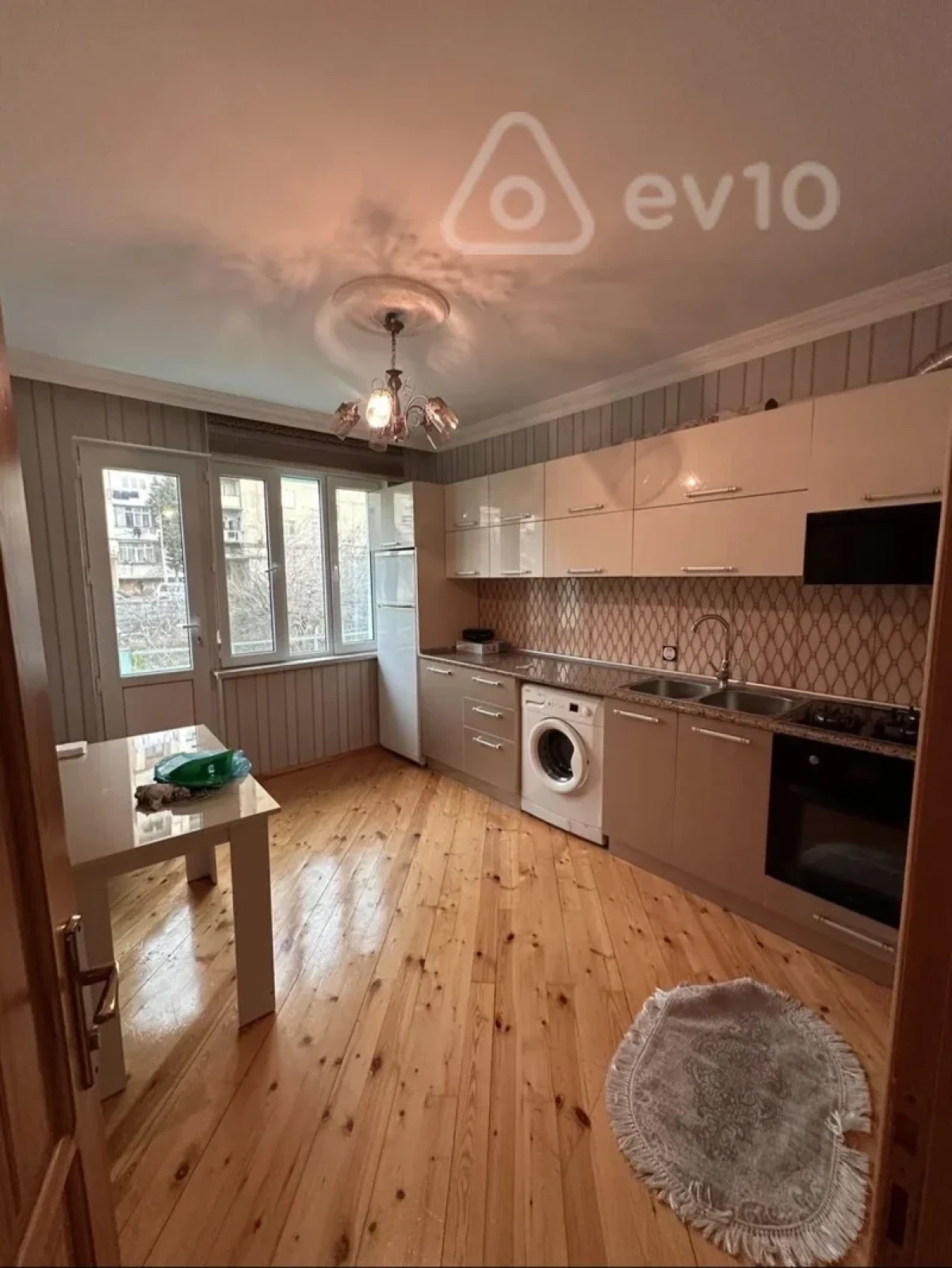 Kirayə verilir 2 otaqlı köhnə tikili 68 m²
