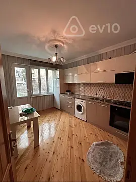 Kirayə verilir 2 otaqlı köhnə tikili 68 m²