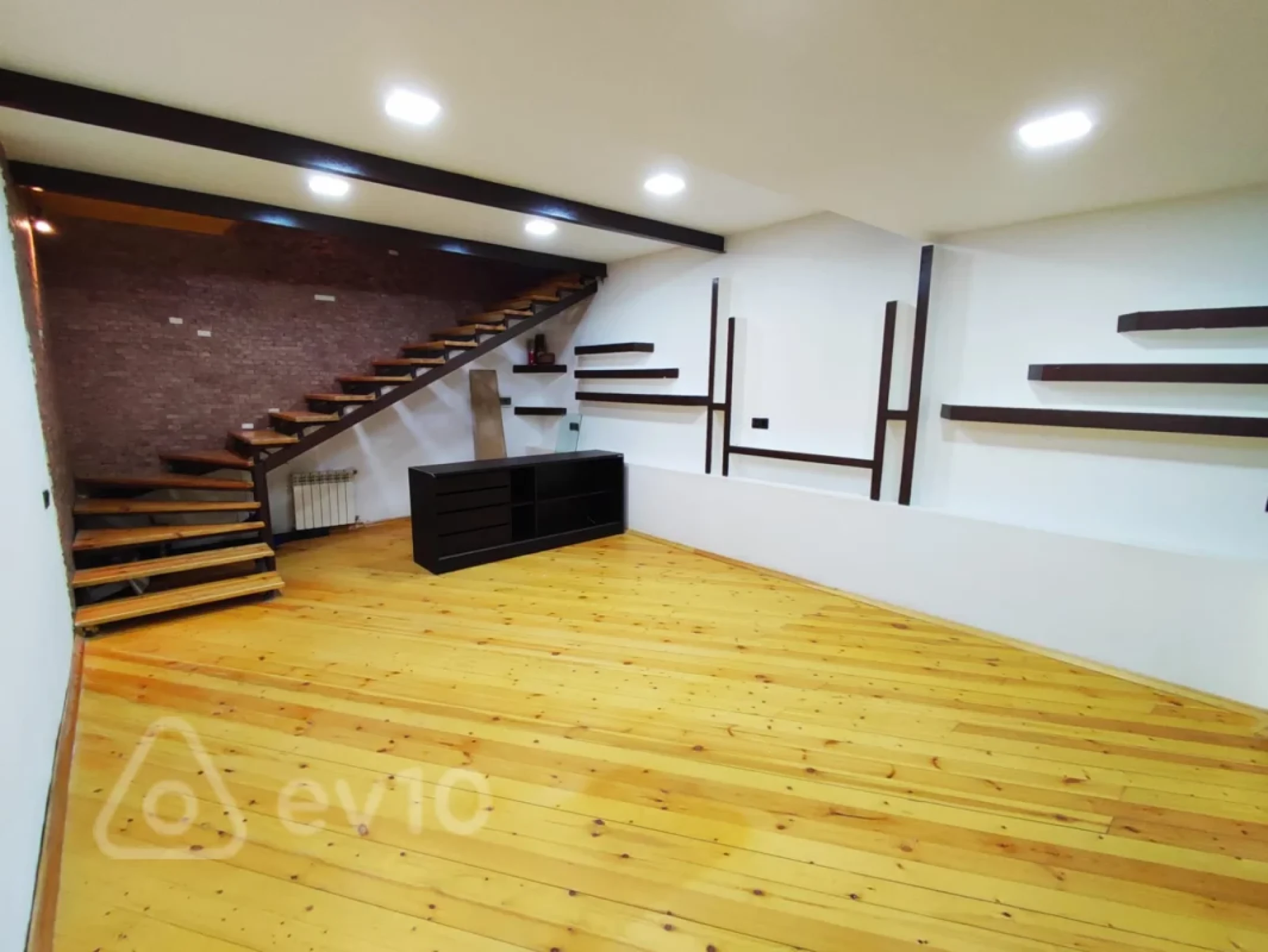 Kirayə verilir 2 otaqlı ofis 80 m²