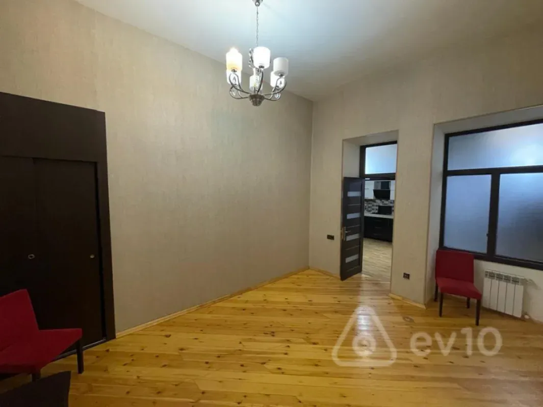 Kirayə verilir 2 otaqlı ofis 80 m²