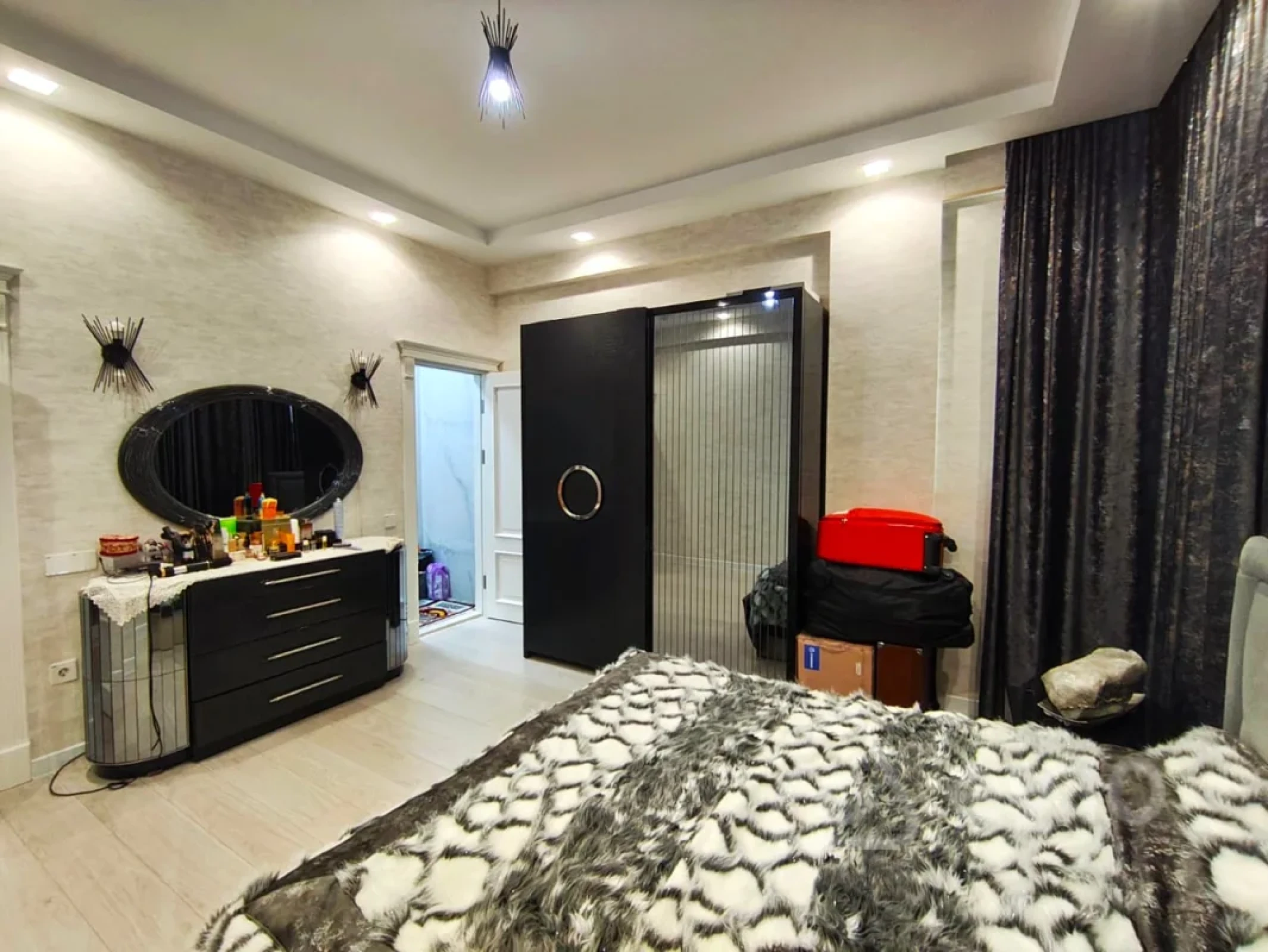 Kirayə verilir 4 otaqlı yeni tikili 130 m²