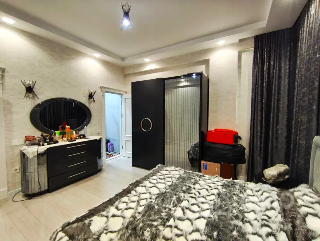 Kirayə verilir 4 otaqlı yeni tikili 130 m²