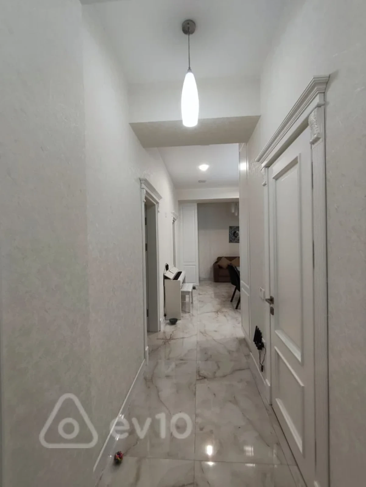 Kirayə verilir 4 otaqlı yeni tikili 130 m²