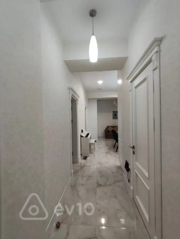 Kirayə verilir 4 otaqlı yeni tikili 130 m²