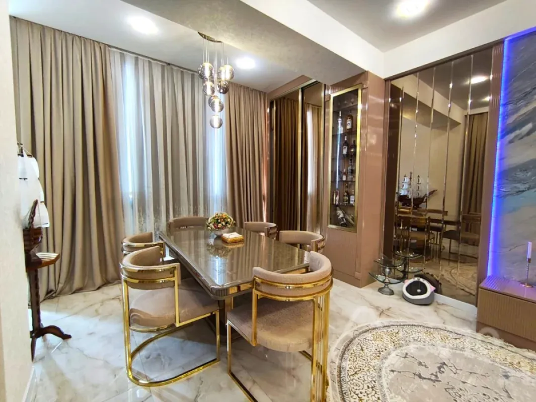 Kirayə verilir 4 otaqlı yeni tikili 130 m²