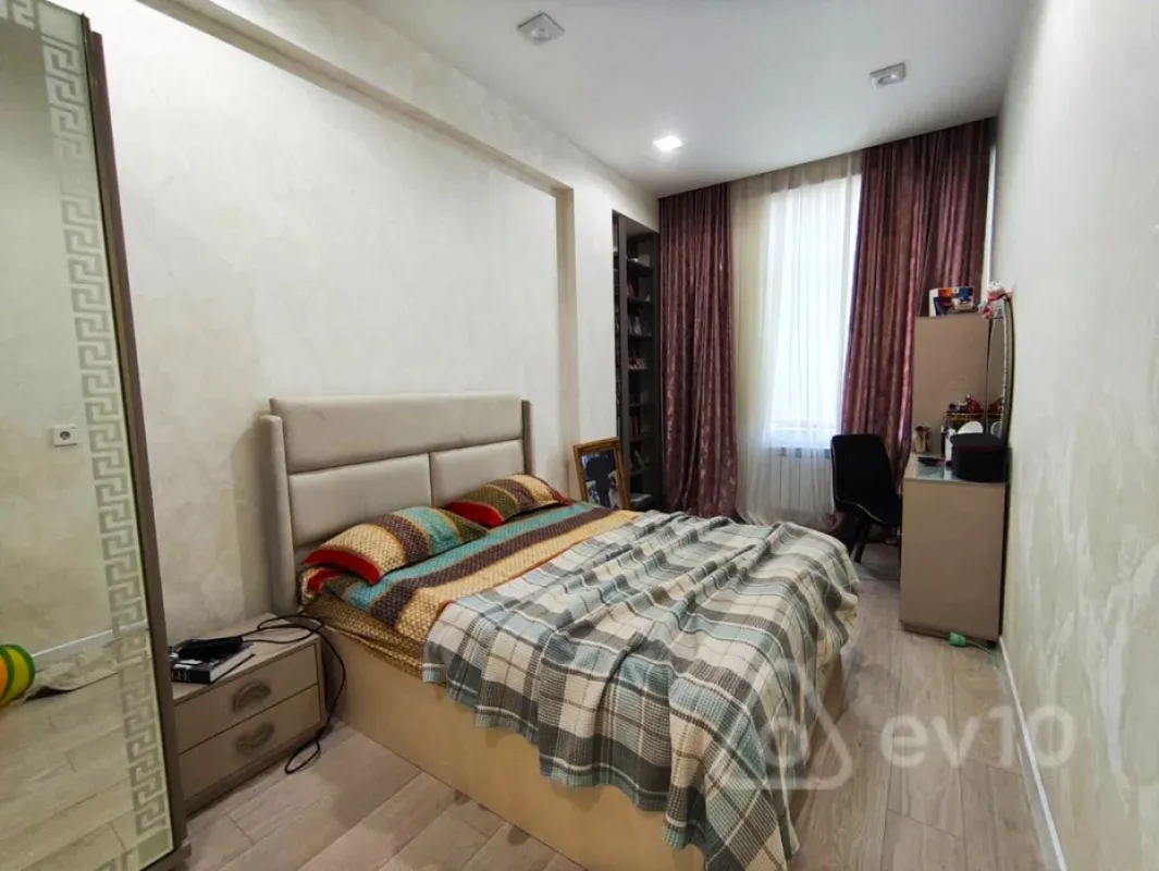 Kirayə verilir 4 otaqlı yeni tikili 130 m²