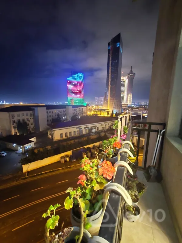 Kirayə verilir 4 otaqlı yeni tikili 130 m²