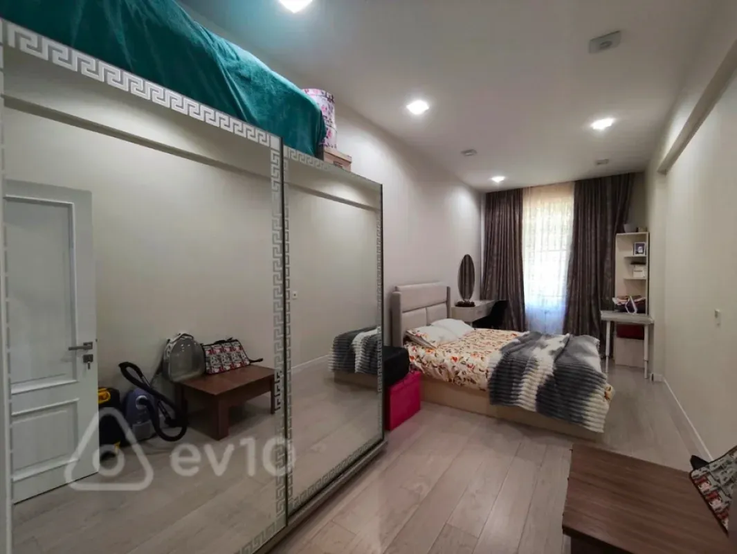 Kirayə verilir 4 otaqlı yeni tikili 130 m²
