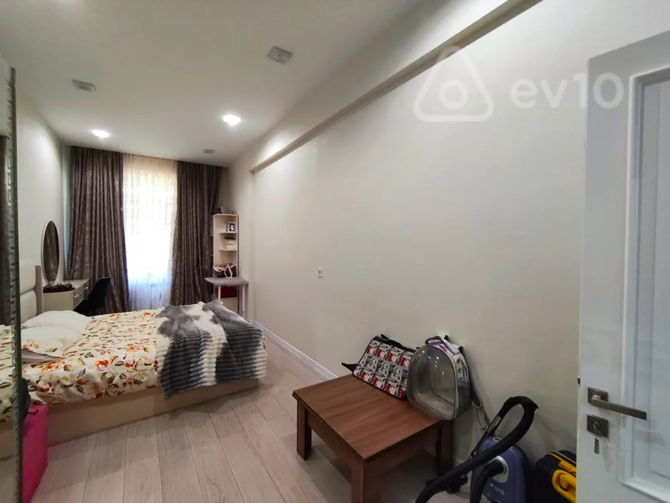 Kirayə verilir 4 otaqlı yeni tikili 130 m²