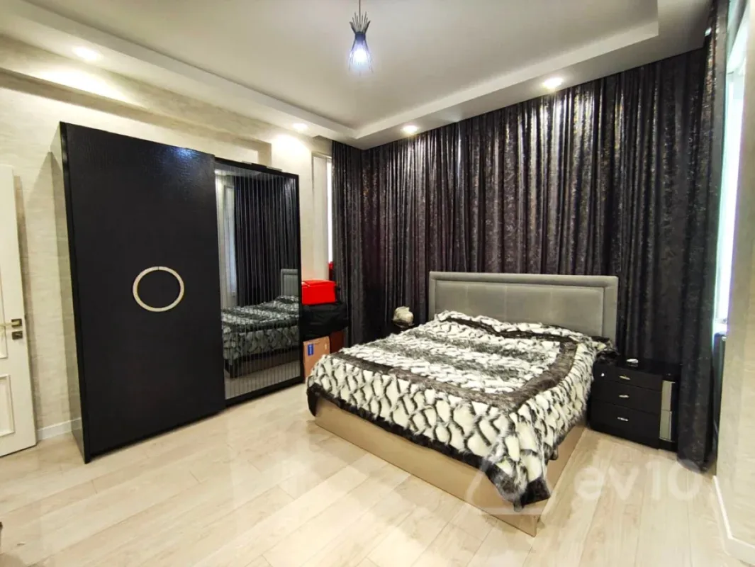 Kirayə verilir 4 otaqlı yeni tikili 130 m²