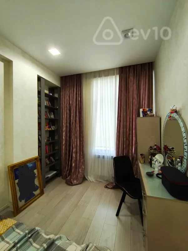 Kirayə verilir 4 otaqlı yeni tikili 130 m²