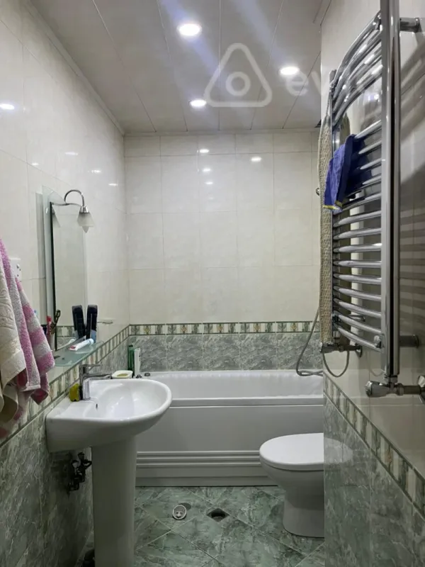 Kirayə verilir 2 otaqlı yeni tikili 100 m²