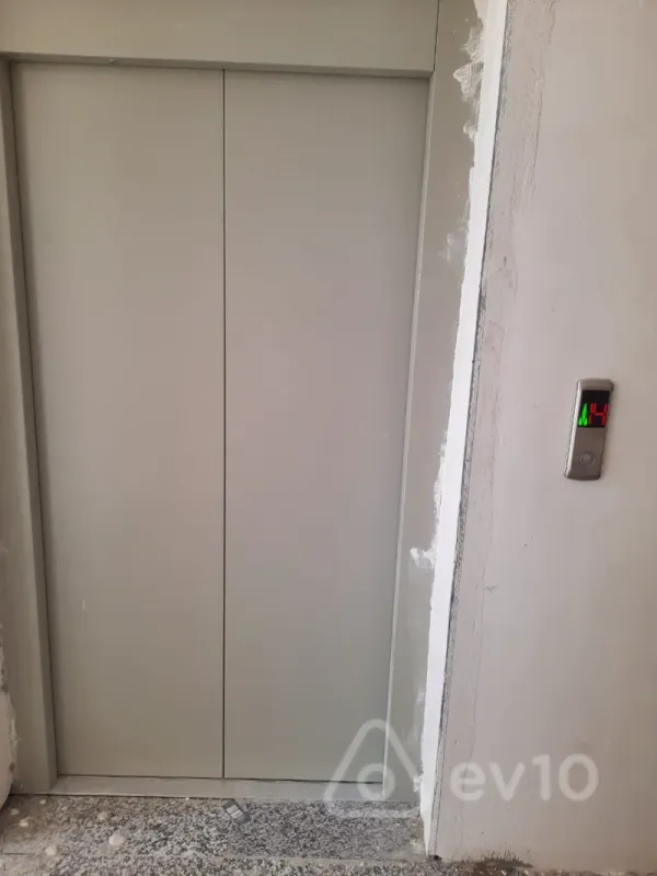 Satılır 4 otaqlı yeni tikili 140 m²