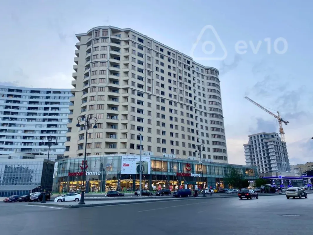 Satılır 4 otaqlı yeni tikili 140 m²