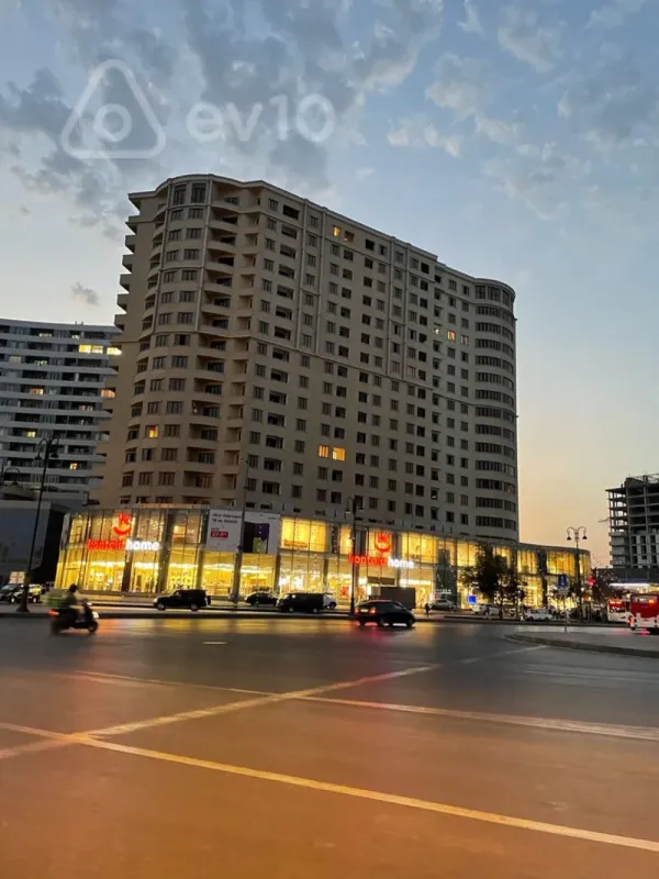 Satılır 4 otaqlı yeni tikili 140 m²