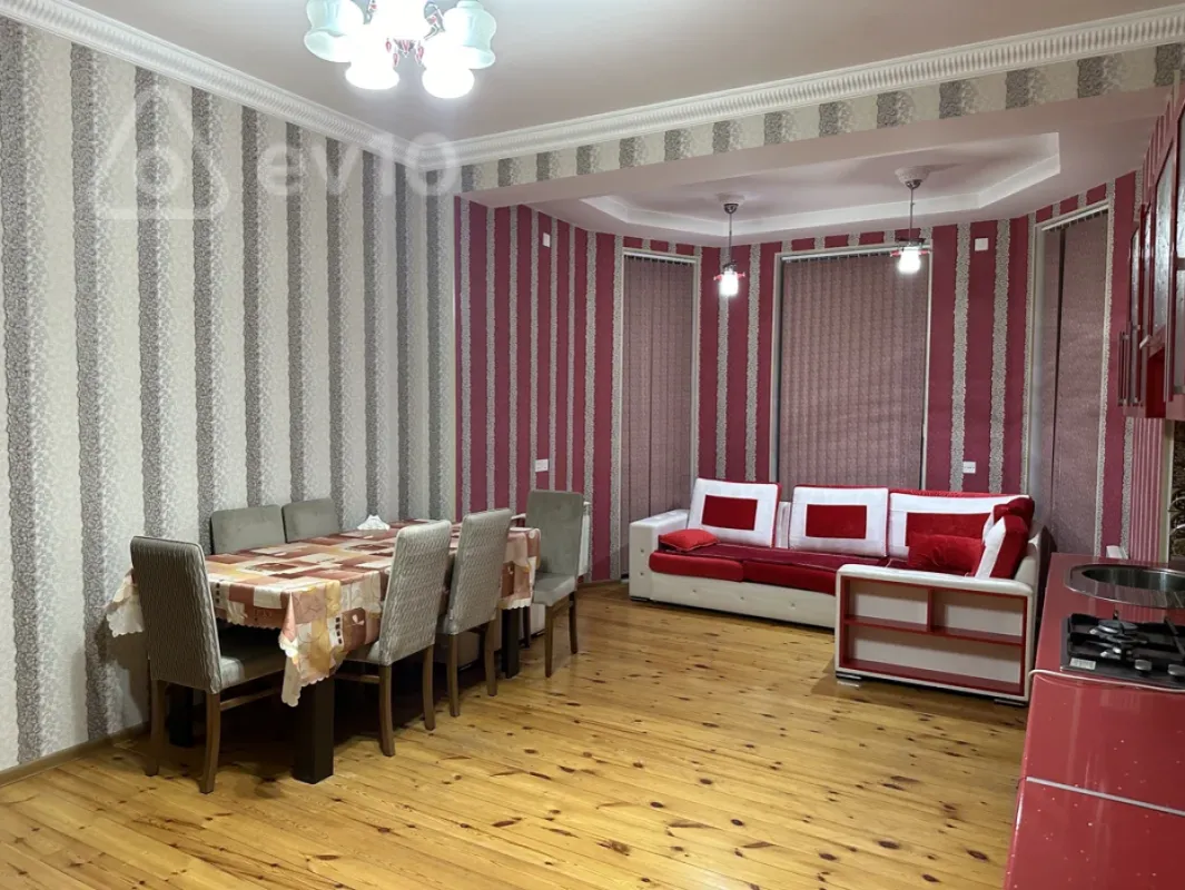 Satılır 6 otaqlı həyət evi 210 m²