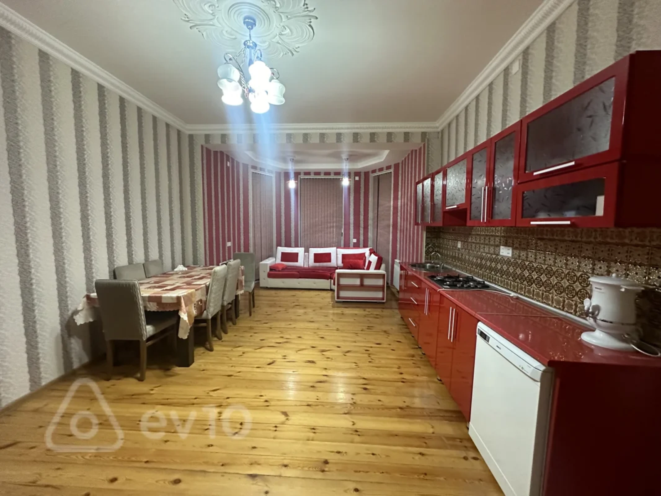 Satılır 6 otaqlı həyət evi 210 m²