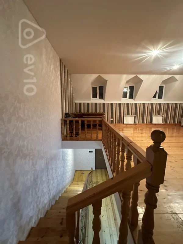 Satılır 6 otaqlı həyət evi 210 m²