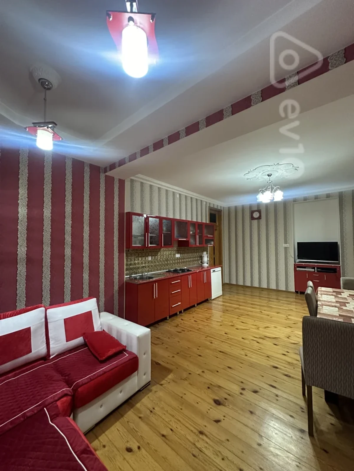 Satılır 6 otaqlı həyət evi 210 m²