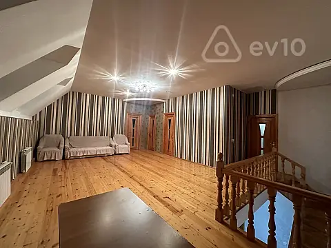 Satılır 6 otaqlı həyət evi 210 m²