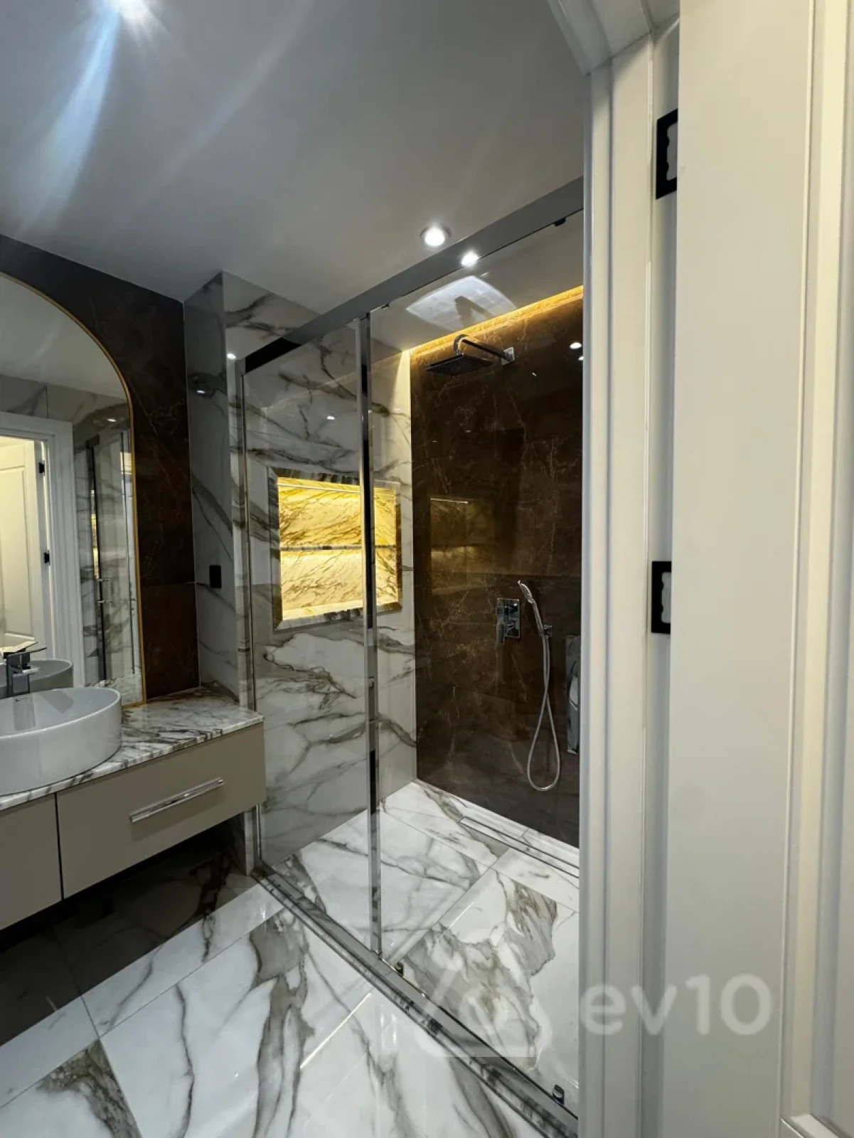 Satılır 4 otaqlı yeni tikili 168 m²