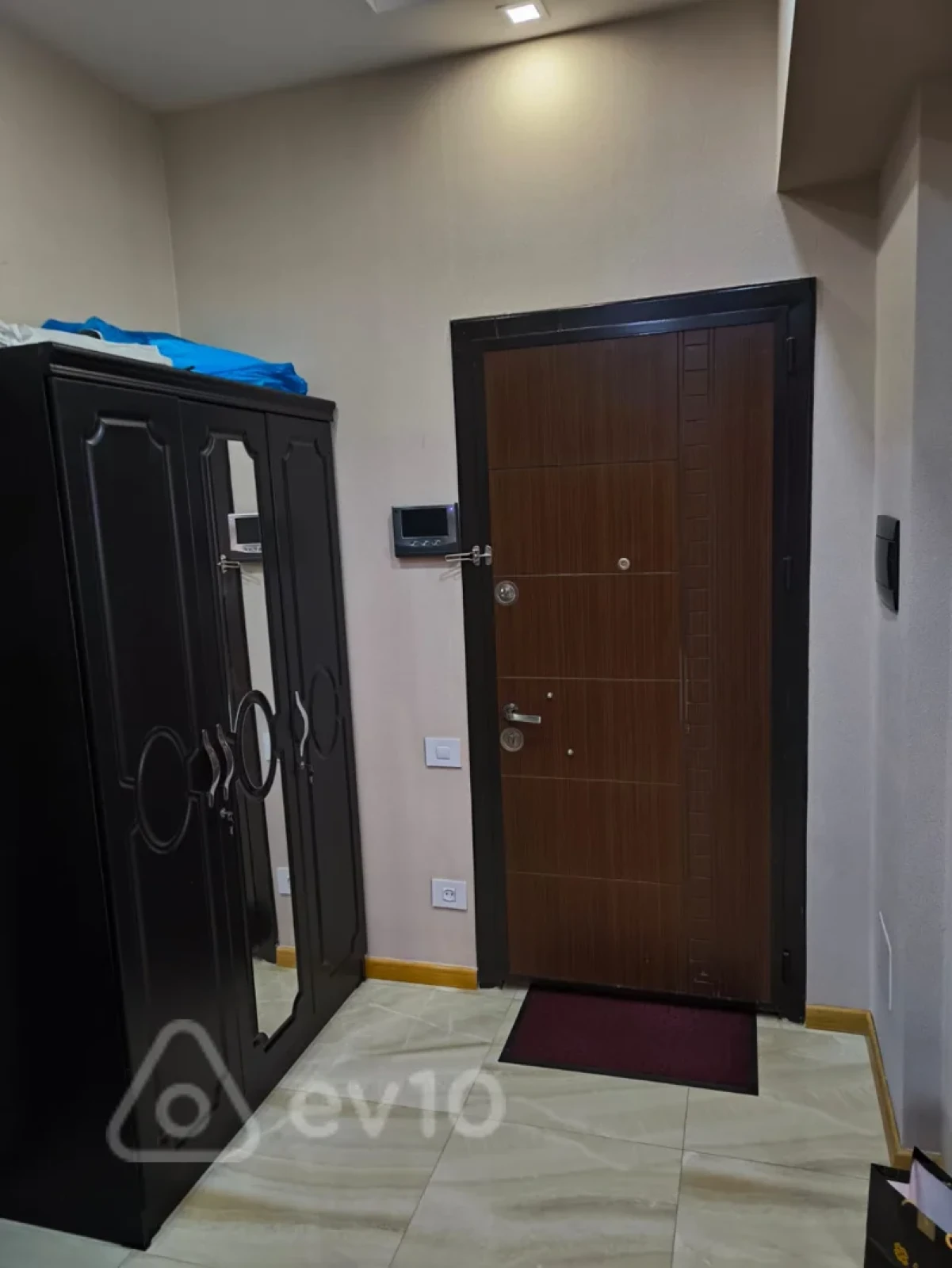 Kirayə verilir 2 otaqlı yeni tikili 75 m²