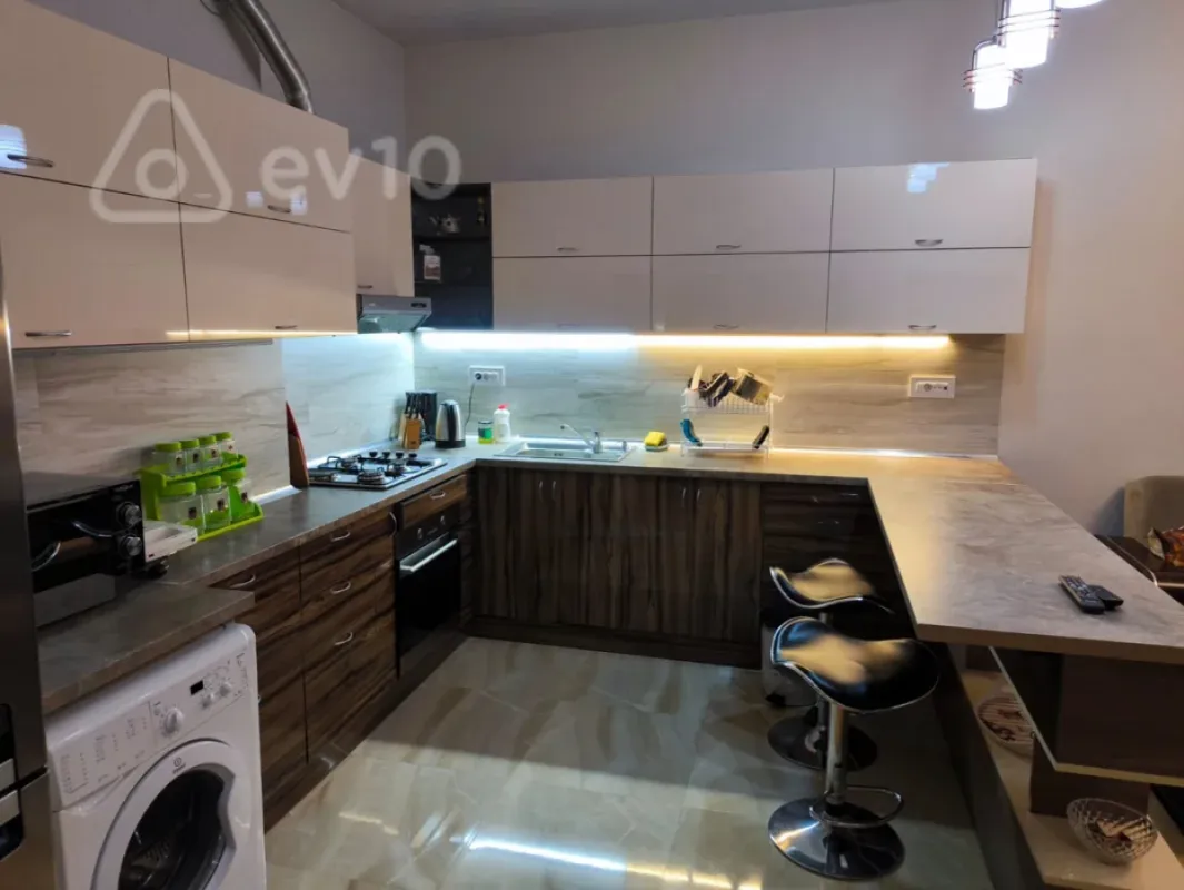Kirayə verilir 2 otaqlı yeni tikili 75 m²
