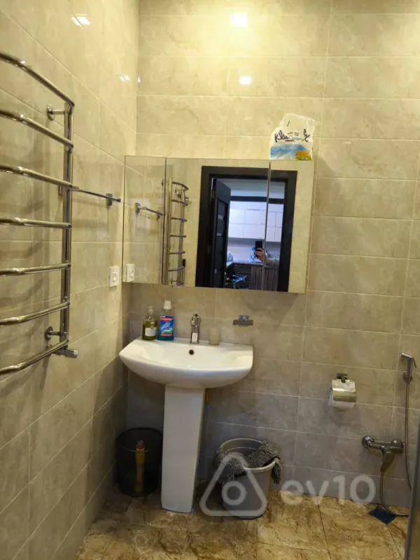Kirayə verilir 2 otaqlı yeni tikili 75 m²