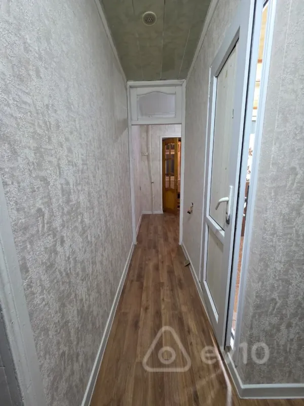 Kirayə verilir 2 otaqlı köhnə tikili 45 m²