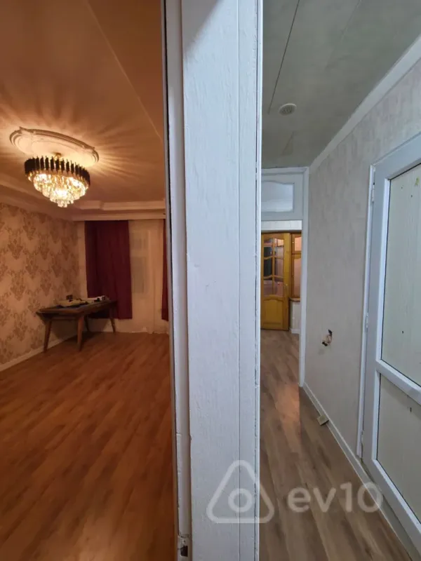 Kirayə verilir 2 otaqlı köhnə tikili 45 m²