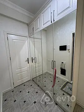 Kirayə verilir 3 otaqlı yeni tikili 65 m²