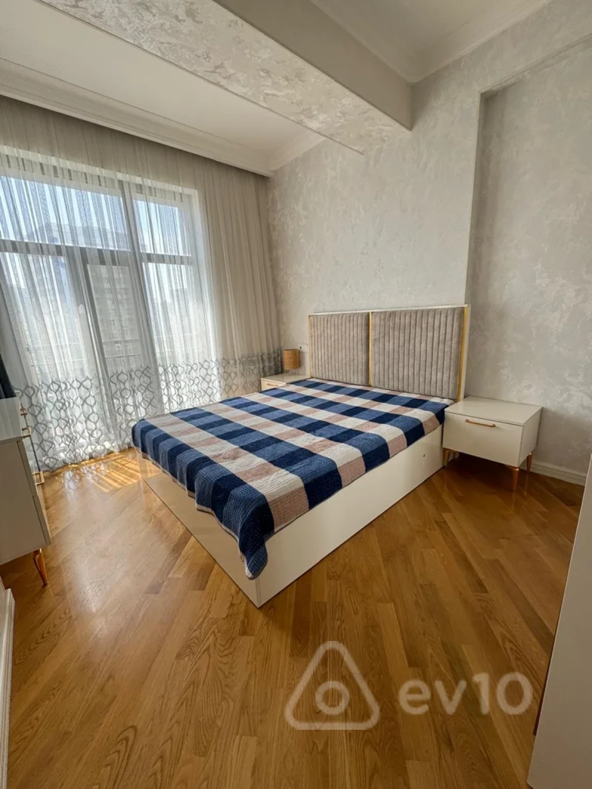 Kirayə verilir 3 otaqlı yeni tikili 65 m²