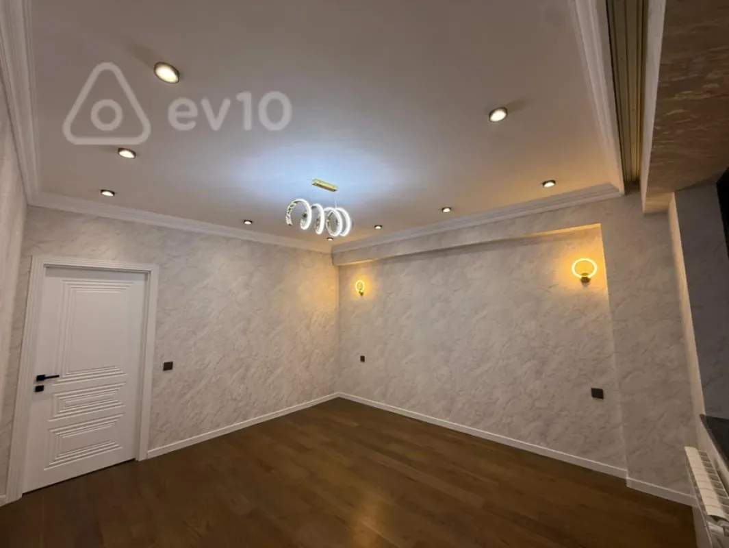 Satılır 3 otaqlı yeni tikili 82 m²