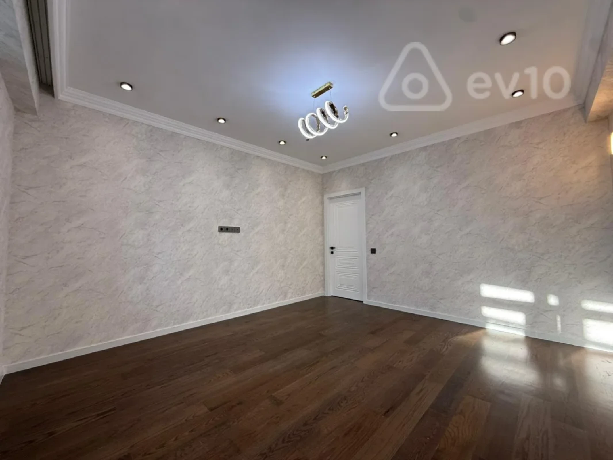 Satılır 3 otaqlı yeni tikili 82 m²