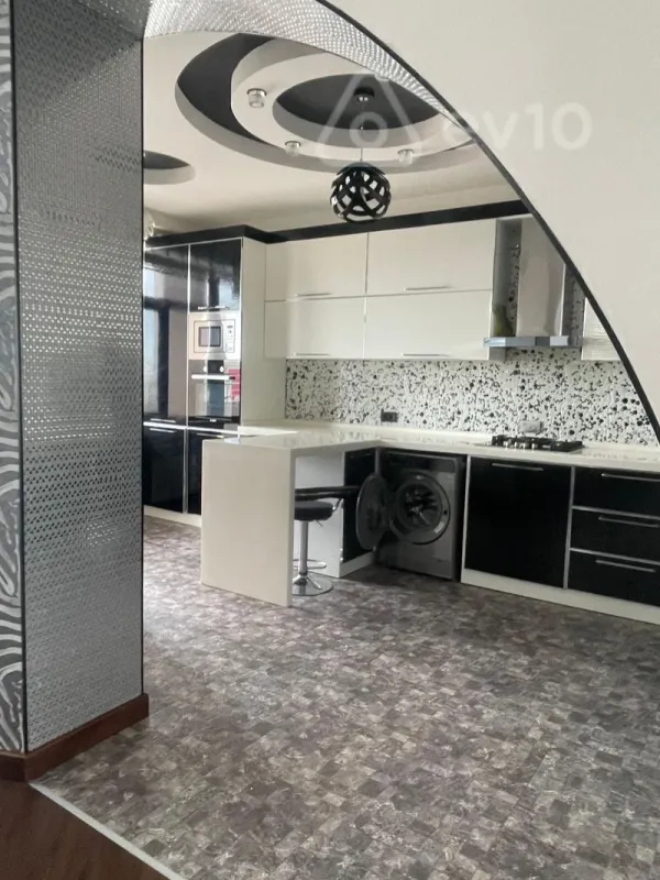 Satılır 3 otaqlı yeni tikili 160 m²