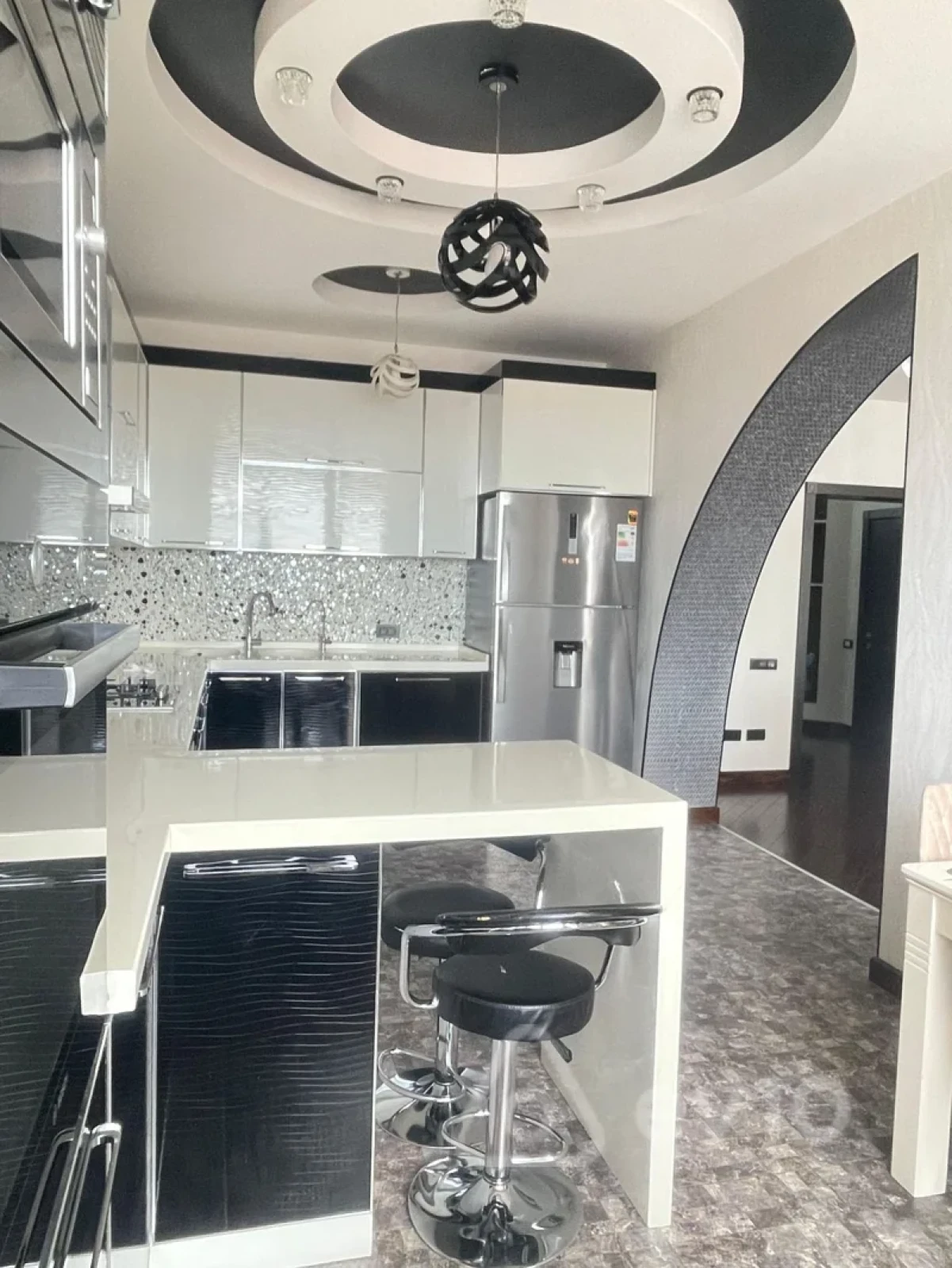 Satılır 3 otaqlı yeni tikili 160 m²