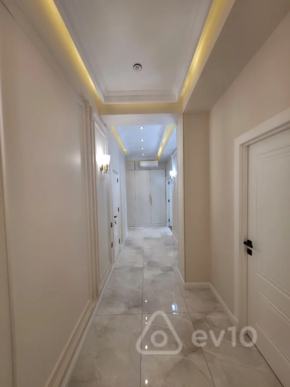 Satılır 4 otaqlı yeni tikili 130 m²