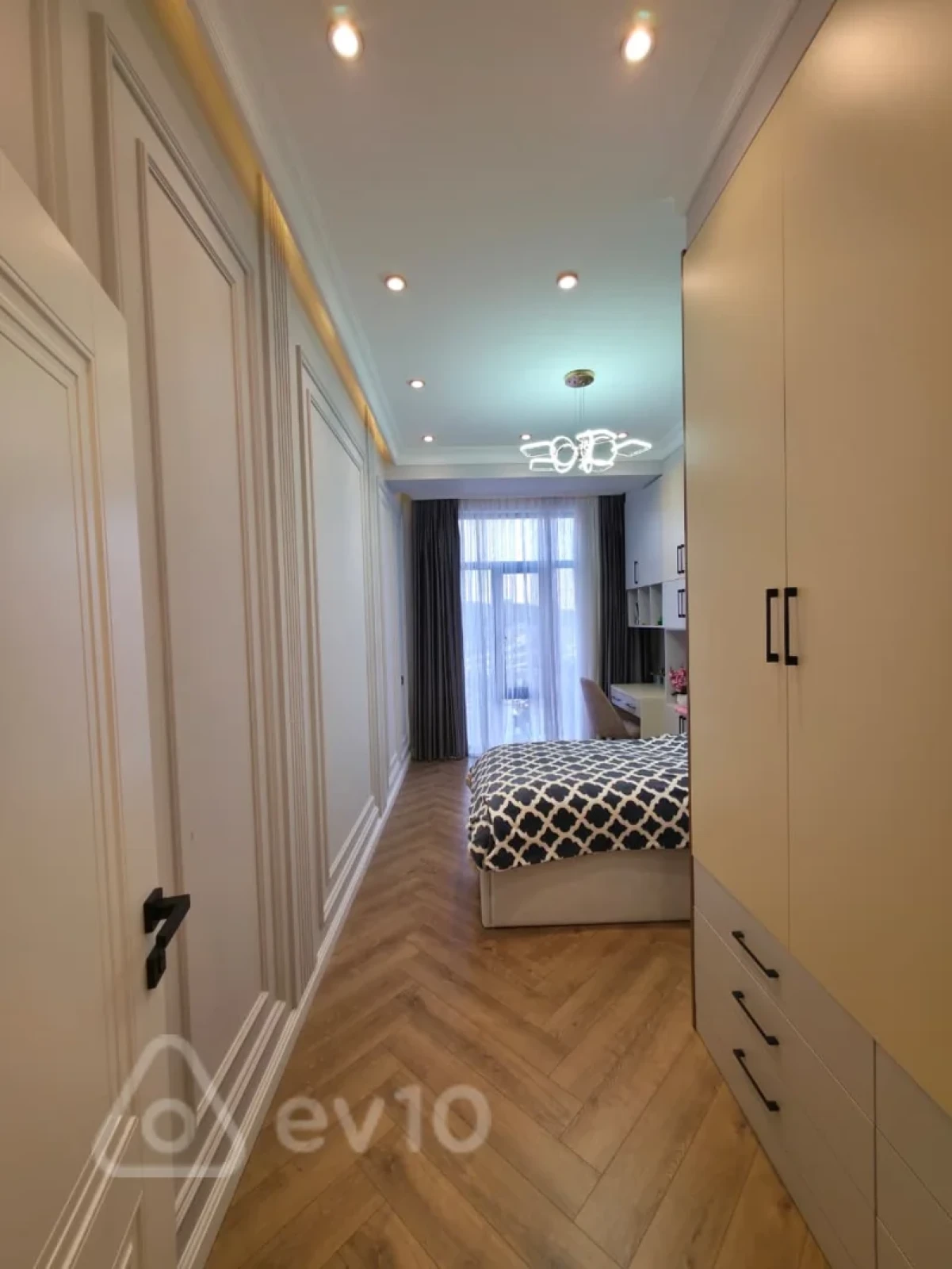 Satılır 4 otaqlı yeni tikili 130 m²
