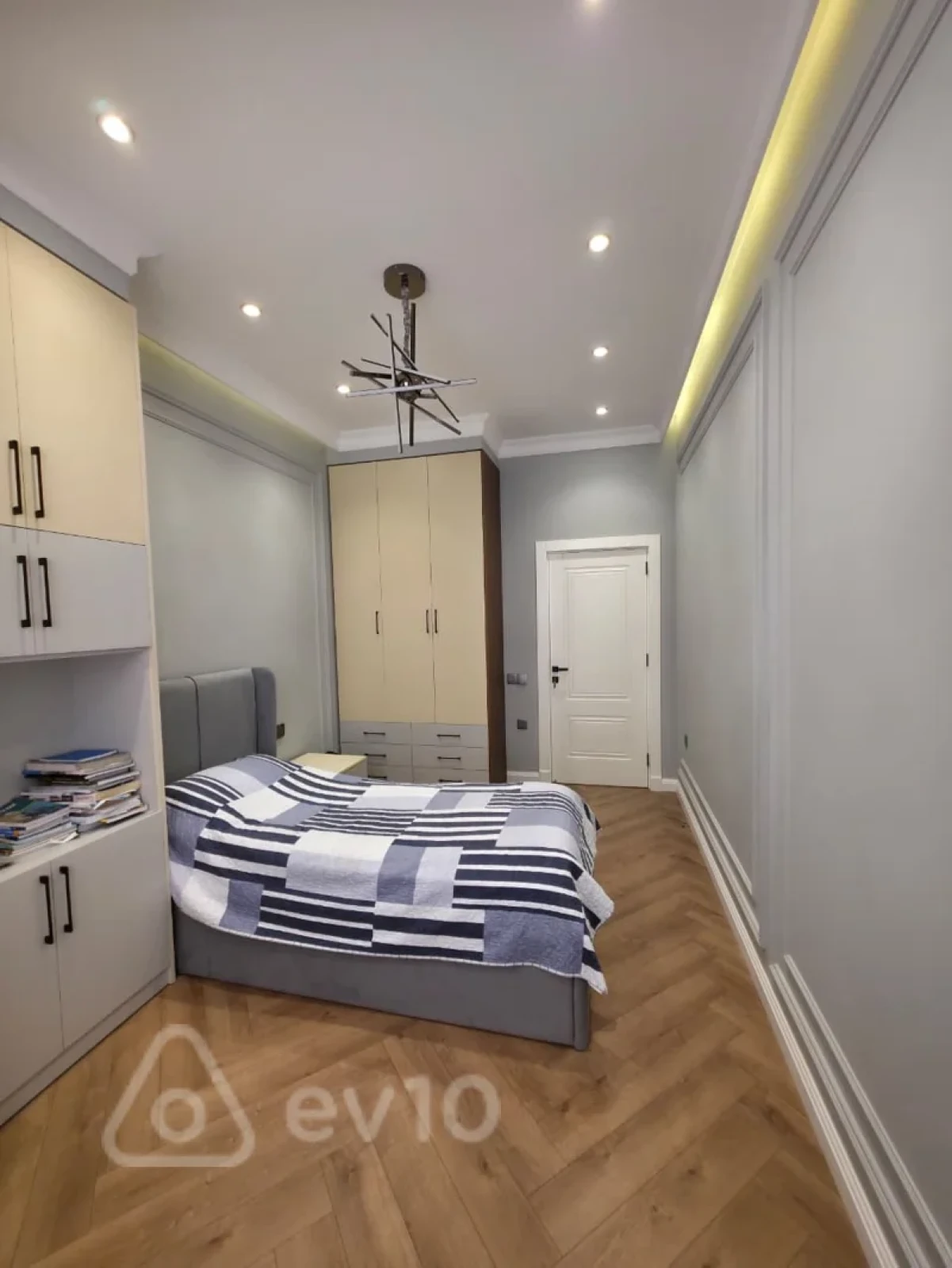 Satılır 4 otaqlı yeni tikili 130 m²