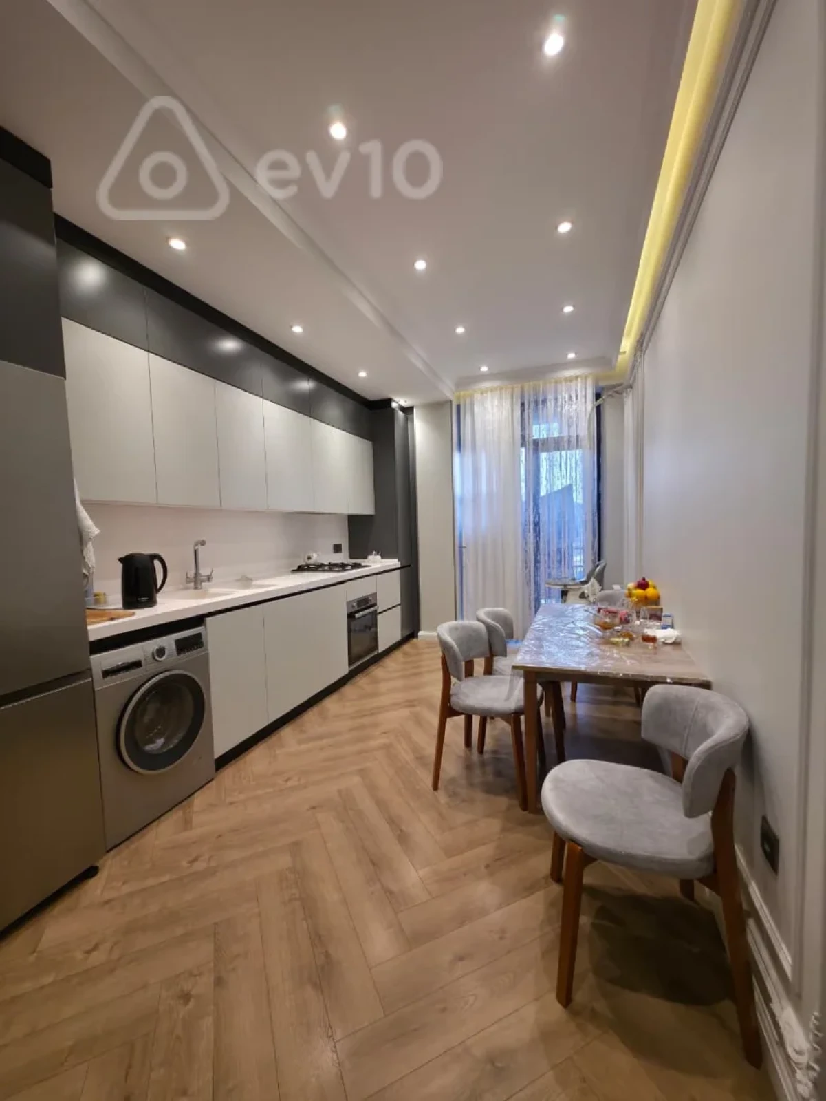Satılır 4 otaqlı yeni tikili 130 m²