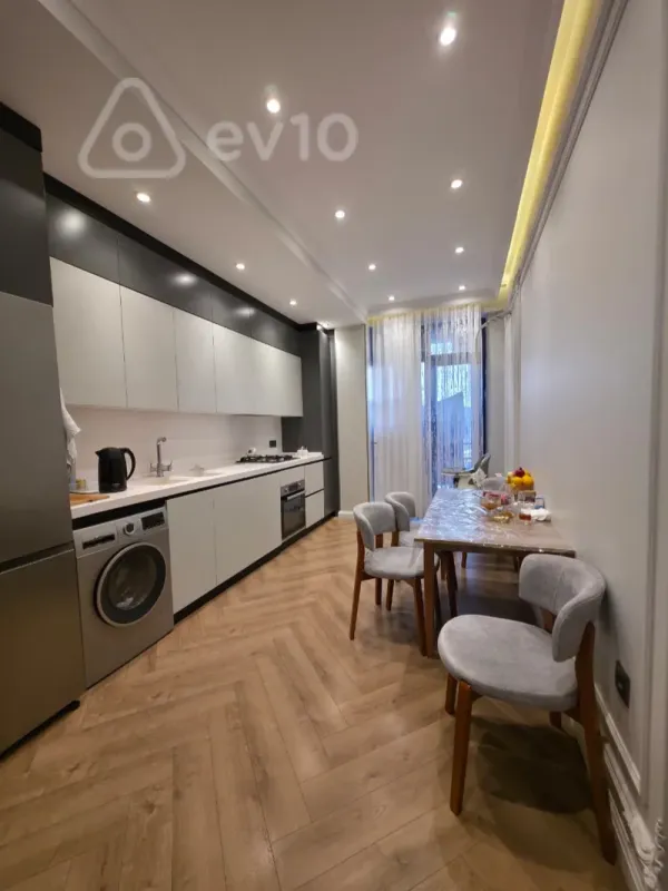 Satılır 4 otaqlı yeni tikili 130 m²