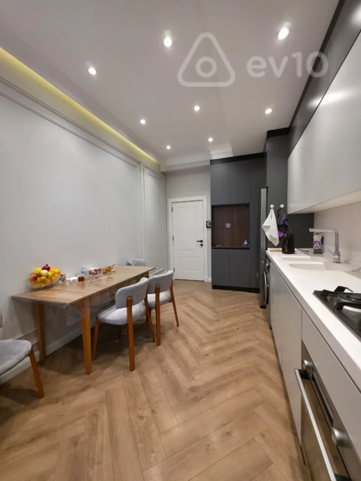 Satılır 4 otaqlı yeni tikili 130 m²