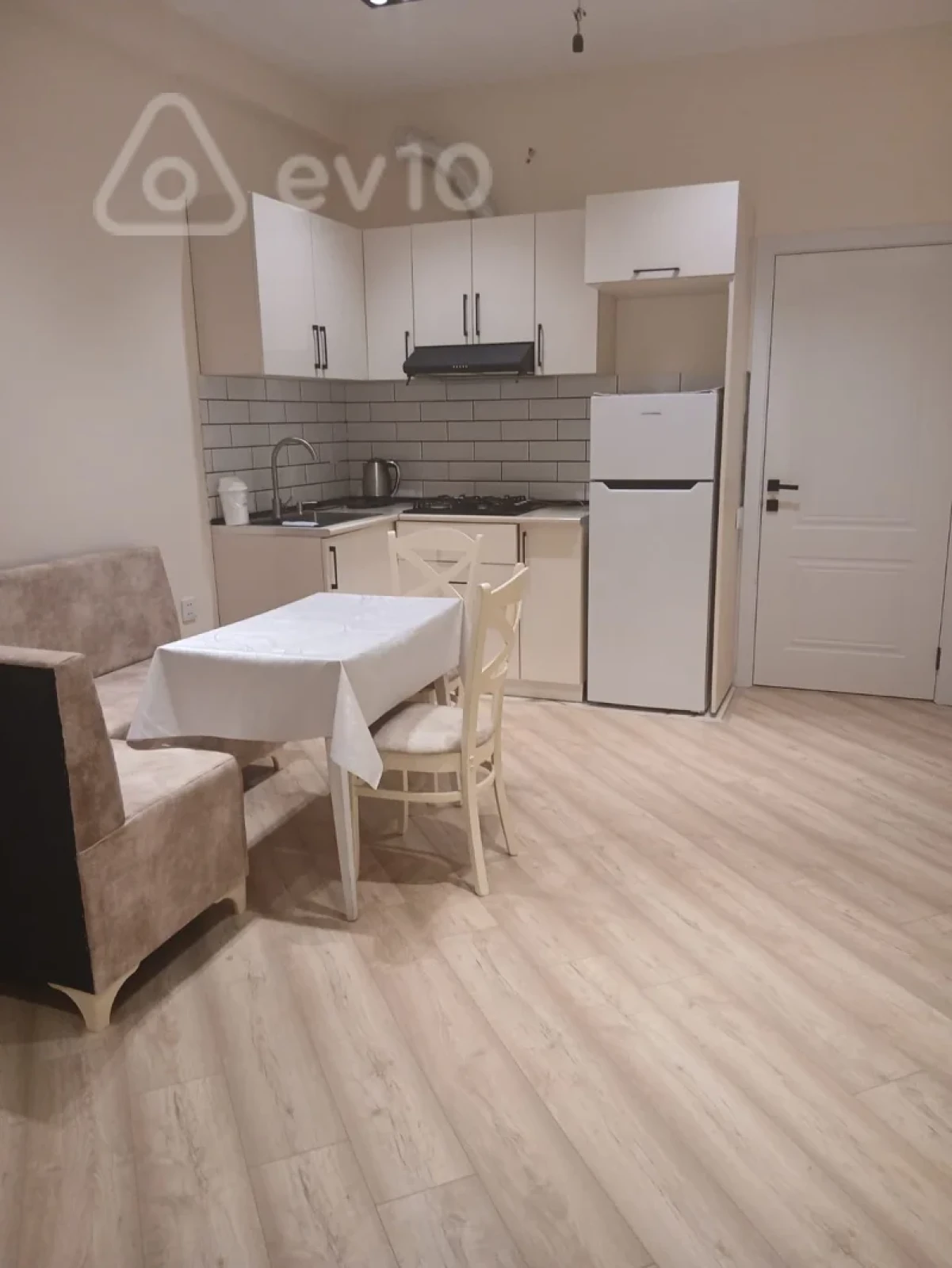 Kirayə verilir 2 otaqlı yeni tikili 50 m²