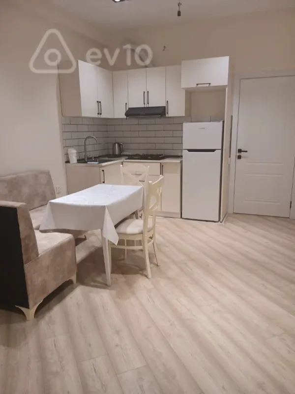 Kirayə verilir 2 otaqlı yeni tikili 50 m²
