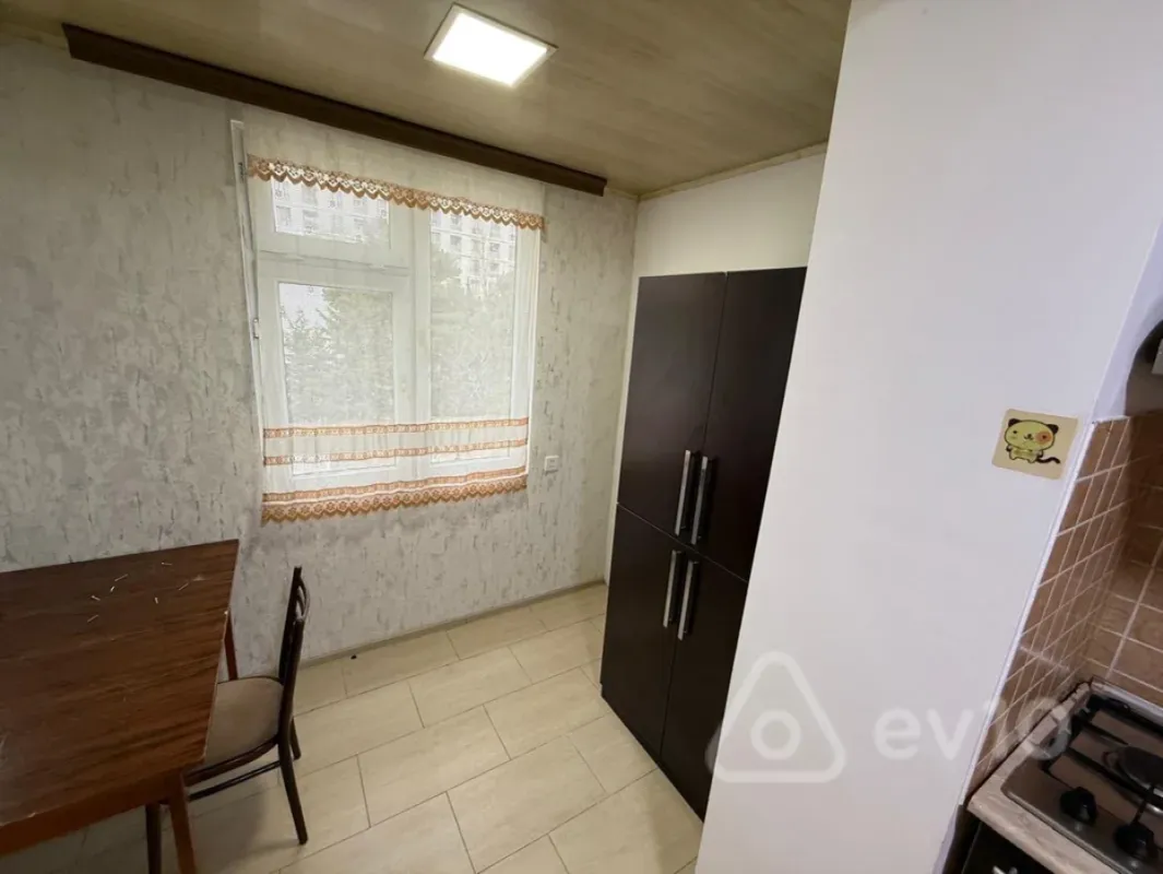Kirayə verilir 3 otaqlı köhnə tikili 67 m²