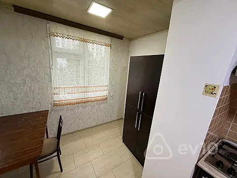Kirayə verilir 3 otaqlı köhnə tikili 67 m²