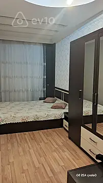 Kirayə verilir 2 otaqlı köhnə tikili 60 m²