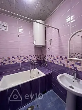 Kirayə verilir 2 otaqlı köhnə tikili 55 m²